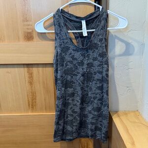 Athleta Women's Momentum Tank Top Black & Gray Floral